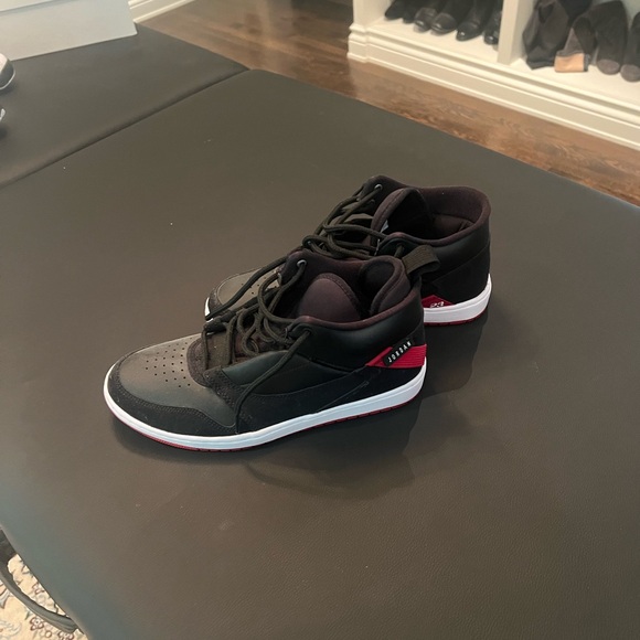 Brand new Jordan fadeaway sneakers - Picture 2 of 5